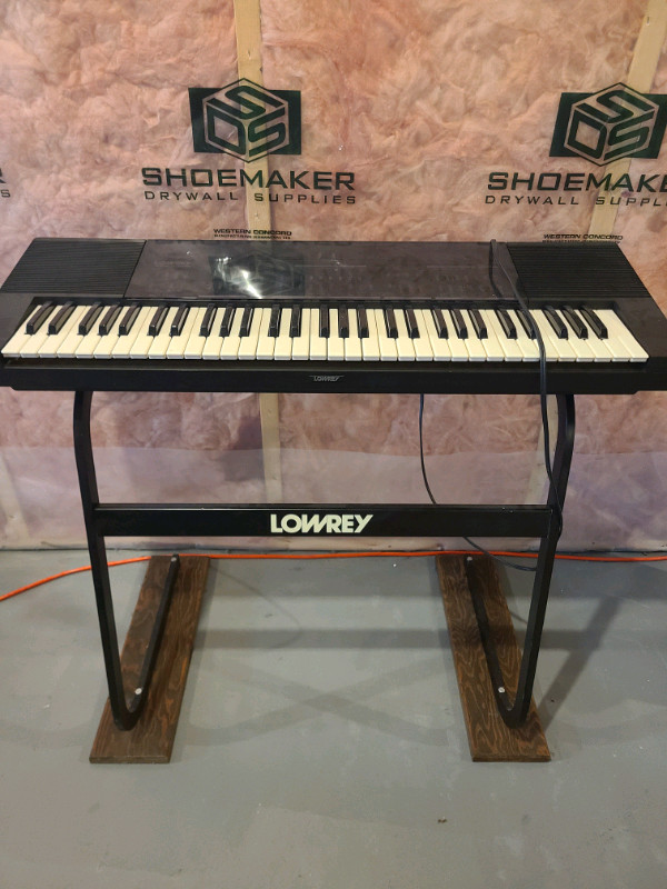 Retro Lowry Micro Genie Mach 3 Plus electric keyboard | Pianos ...