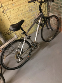 Vélo usagé en bon état 250$