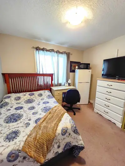 Rent 700$ available all utilities plus 500 Damage Deposit. Close to bus stop, Saddletown train stati...