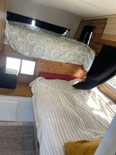 Beautiful camper In great shape Has DOUBLE size bed (new) And TWIN Bed For the Dining area (Table tu...