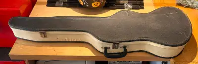 Great shape - Holds original Silvertone Guitar and reissues as well. This is an ORIGINAL Case, vinta...