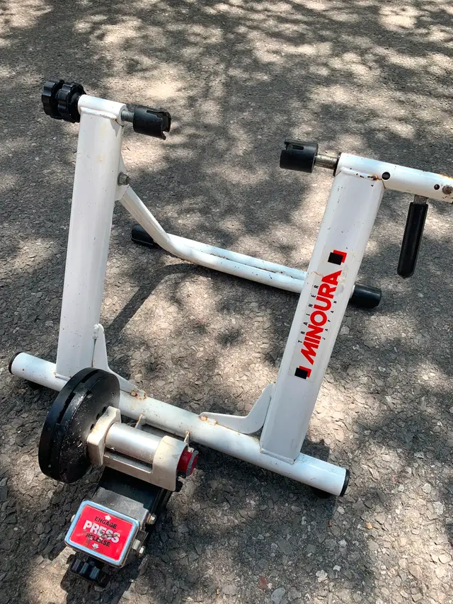 Minoura bicycle trainer, hardly used in good condition628632827415051225