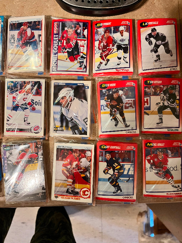 Packs of hockey cards in Arts & Collectibles in Hamilton - Image 4