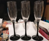 3 Luminarc France Champagne Flutes Black Stem glassVintage 1980’