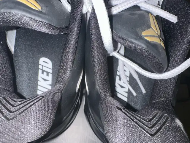 Nike Kobe a.d i.d bhm Size 8 in Men's Shoes in City of Toronto - Image 8