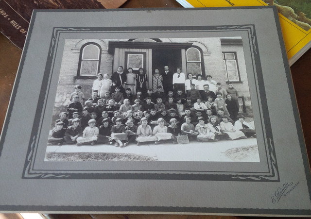 1926 SS #1&3 New Dundee Public School Picture, May 14, 1926 in Arts & Collectibles in Stratford