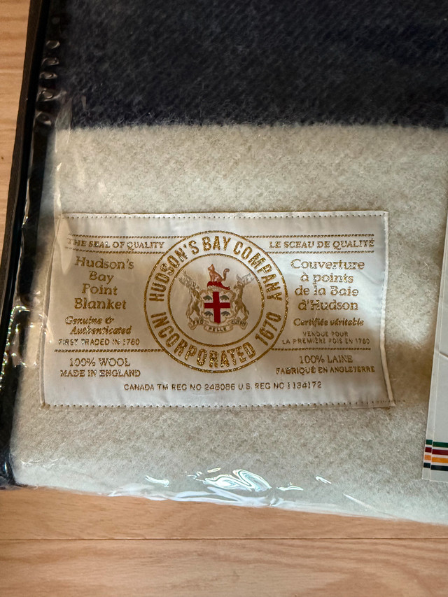 New King Size Hudson Bay Point Blanket in Bedding in Kitchener / Waterloo - Image 2