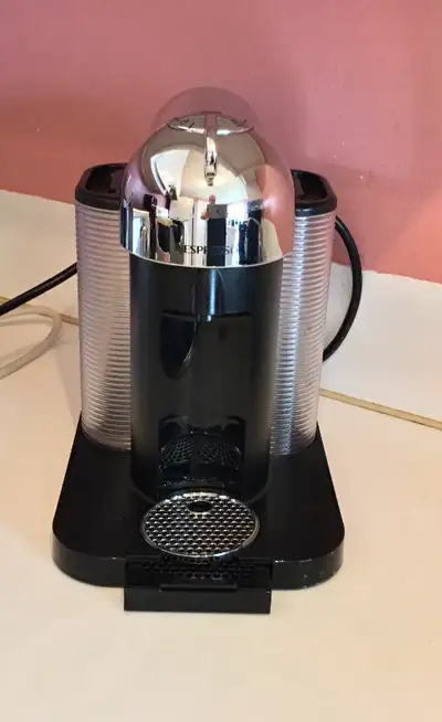 Nespresso coffee machine / Machine a cafe Nespresso