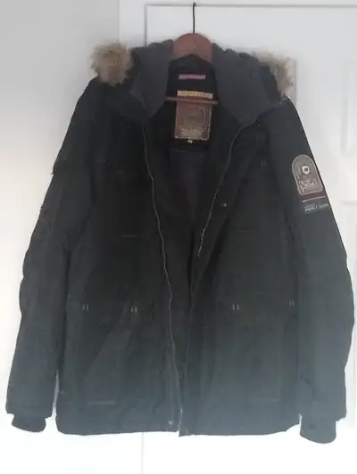 Excellent versatile warm and durable winter jacket, wind, and rain protection. Size M. Color black.
