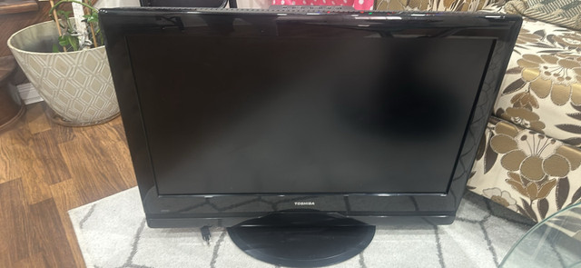 32” Toshiba tv with controller  in General Electronics in Mississauga / Peel Region