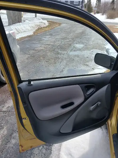 4 portes de toyota echo 2005 80$ ch