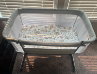 Baby bassinet & bedside sleeper - Execellent Condition 