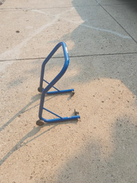 Motorcycle stand rear wheel