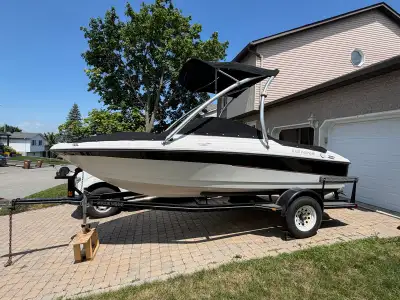 2007 Four Winns Horizon 180RX Open deck 18ft. Moteur Volvo Penta 3.0L avec pied Volvo SX-A. Compress...