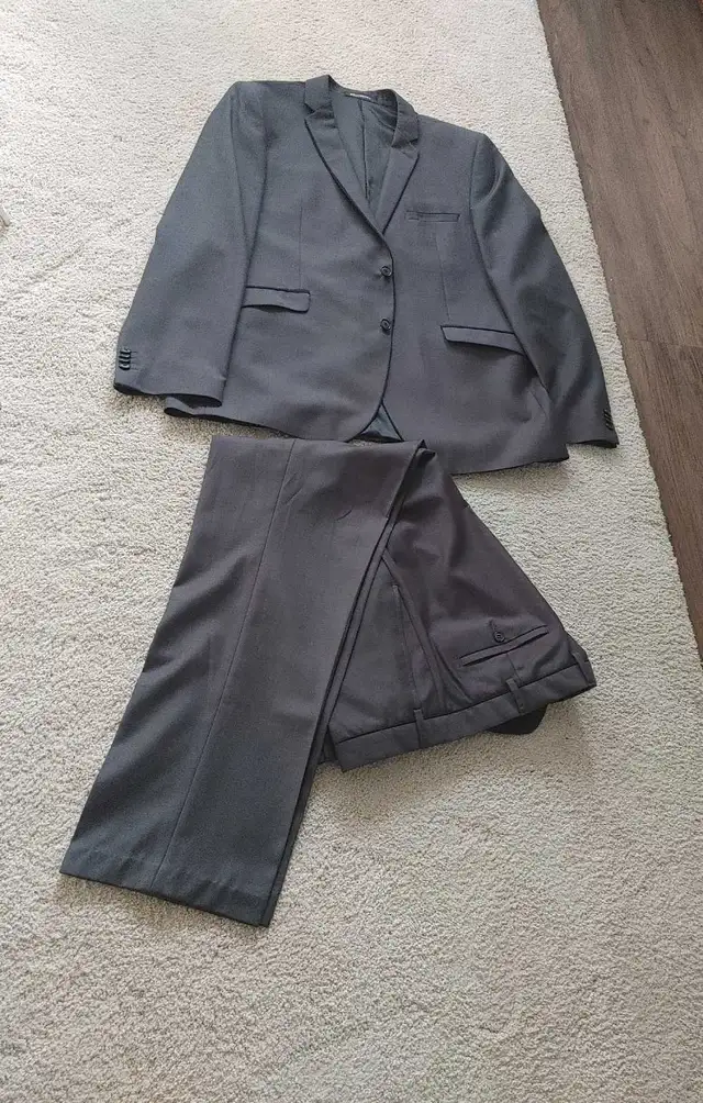 Graduation suit jacket with pants size 40 in Men's in Calgary - Image 2