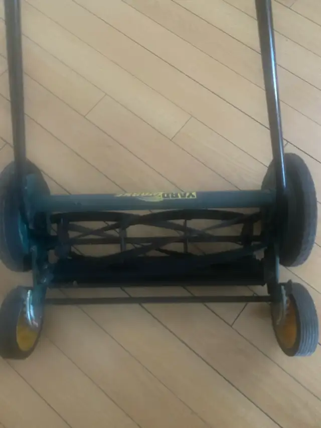 Yardworks Reel Mower in Lawnmowers & Leaf Blowers in Mississauga / Peel Region - Image 3