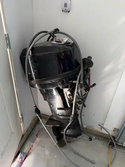 Hello 14 foot boat with 25 horse electric start to stroke one snap on seat and batteries included ru...