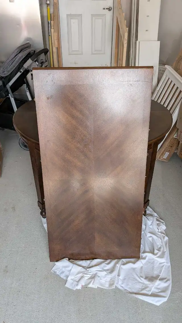 wooden kitchen table with optional leaf (6 ft) in Dining Tables & Sets in Ottawa - Image 4