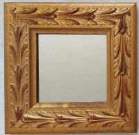 GORGEOUS SQUARE MIRROR IN GOLD FRAME
