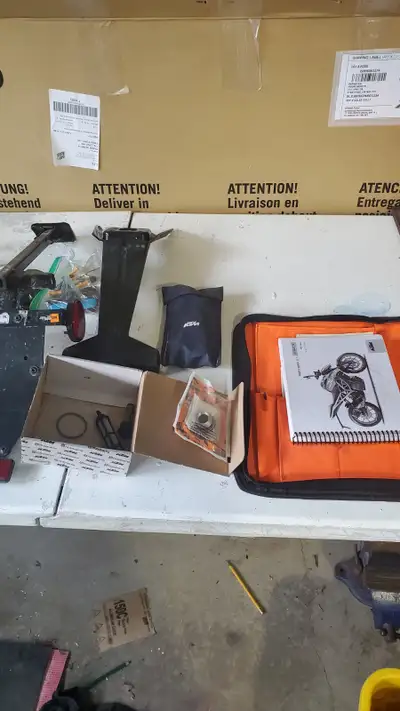 REAR STAND,COVER,MANUAL,LIC. BRACKET,FILTER PARTS, AND TOOLKIT