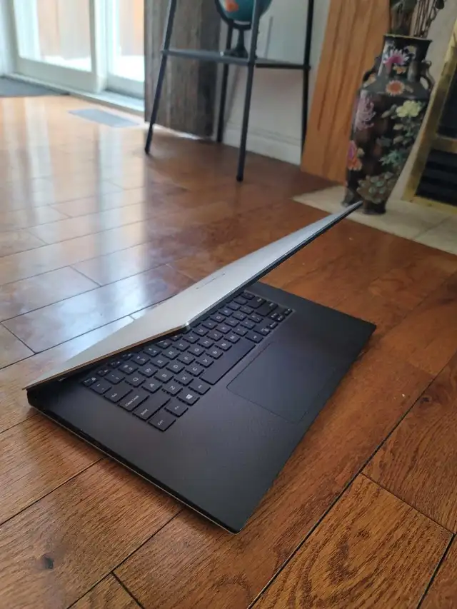 Dell XPS Touch Laptop 15" | Intel Core i5 | 16 GB RAM | 512 GB S in Laptops in Cornwall - Image 3