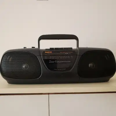 Sanyo Portable Cassette Player Boombox M7035 **** Excellent Condition, Great Sound **2 Way 4 Speaker...