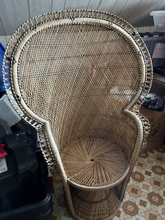 Vintage Wicker Peacock Chair in Chairs & Recliners in Timmins - Image 2