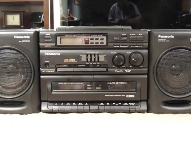 Technics RX-DT630 Portable AM/FM/CD/Tape System in Stereo Systems & Home Theatre in Mississauga / Peel Region - Image 3