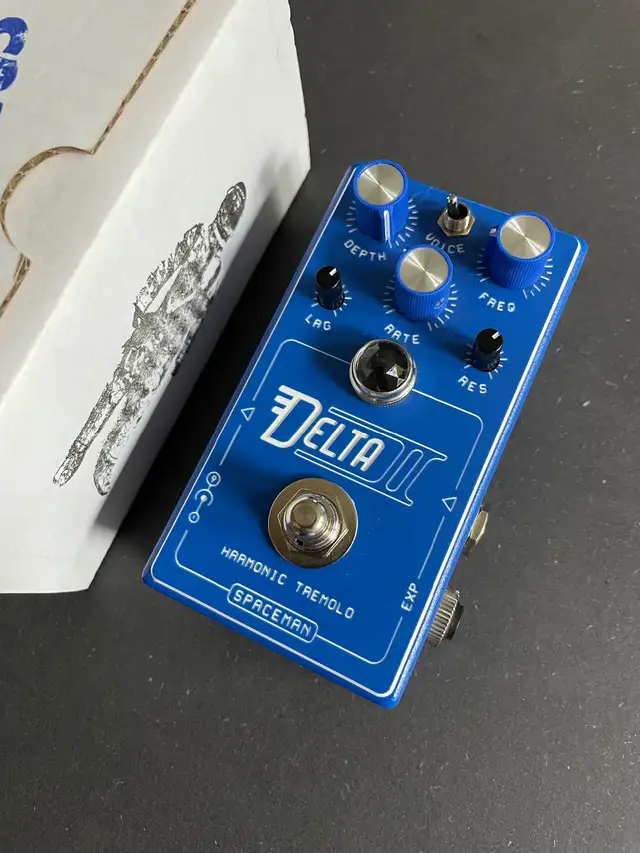 Spaceman DELTA II - Harmonic Tremolo - USA Limited Blue Edition in Amps & Pedals in City of Toronto - Image 3