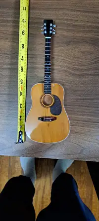 Mini-Acoustic Guitar