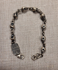 Bracelet 7" d'alliage tibétain crânes. Tibetan alloy skull chain