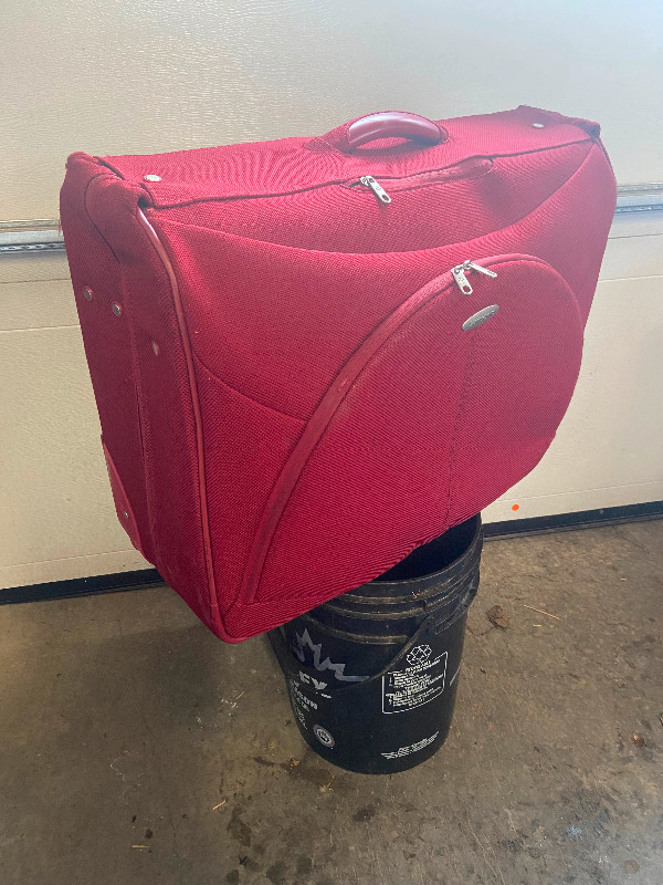 Samsonite luggage Other North Bay Kijiji