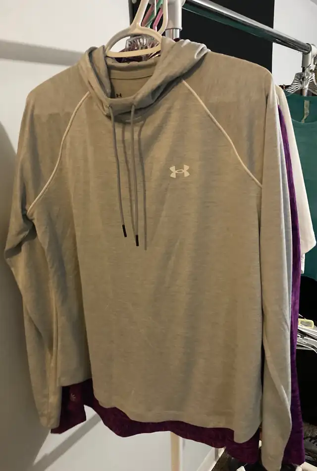 Women’s clothing… in Women's - Tops & Outerwear in Kitchener / Waterloo - Image 8