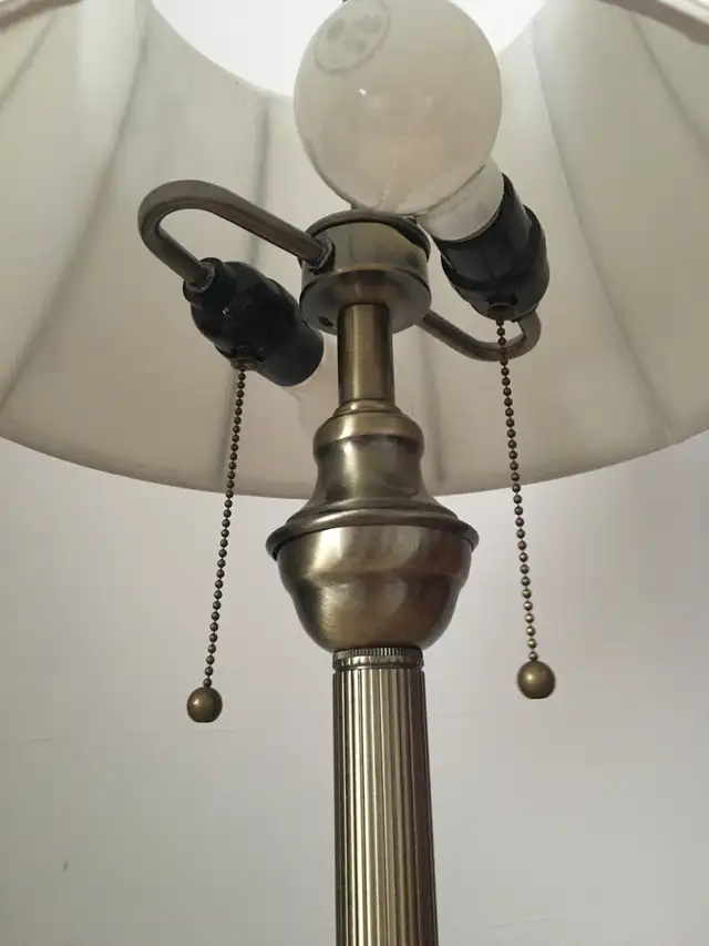 Table lamp in Indoor Lighting & Fans in City of Montréal - Image 4