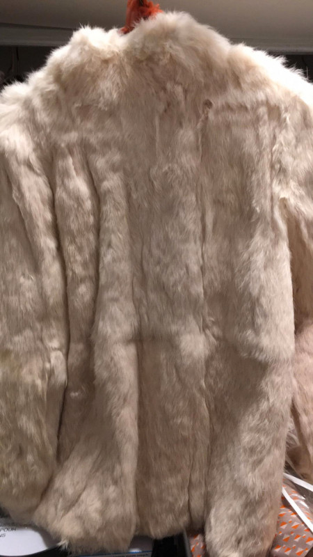 GENUINE FUR COAT and matching Hat in Women's - Tops & Outerwear in Mississauga / Peel Region - Image 2