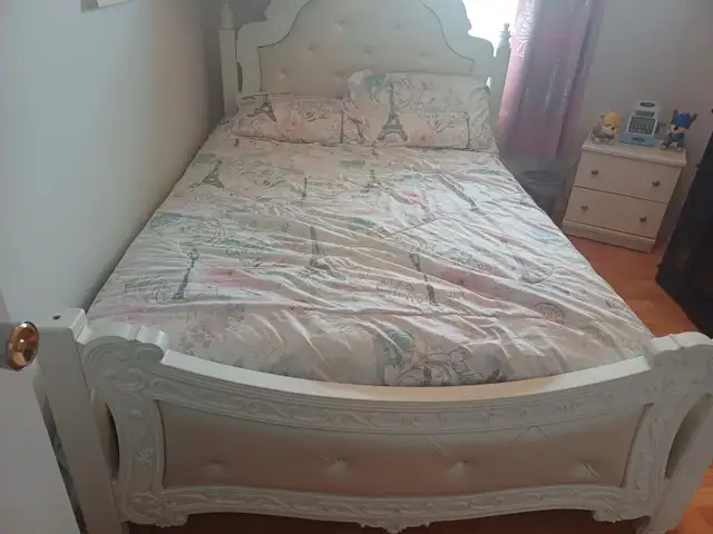 Double bed63234912104065124