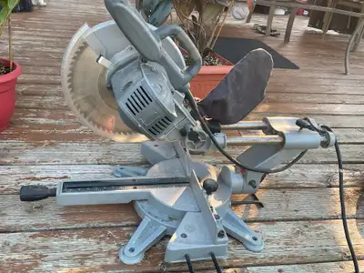 Genesis 10" sliding saw with dust bag in good working condition. The tag states "Lazer" but I do not...