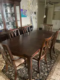 DINING TABLE, CHAIRS & HUTCH 