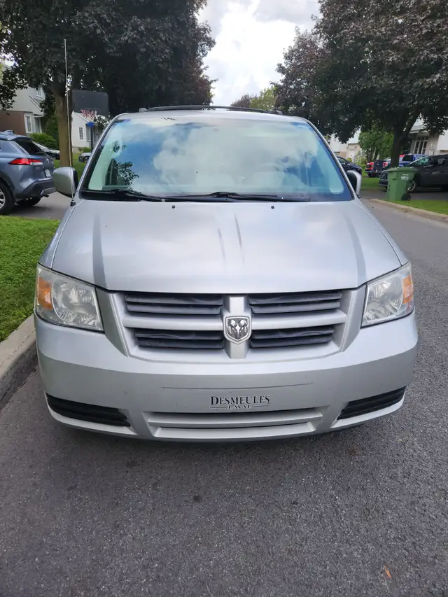 Dodge Grand Caravan 2009, 3.3 V6 Stow-n-Go, 107,100 km.
