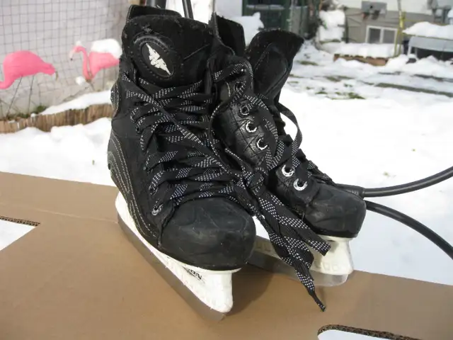 Youth MISSION WARP Hockey Skates Size 13 GC in Hockey in Winnipeg - Image 3