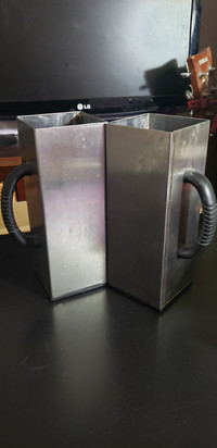 (2)   1 litre stainless steel milk container holders
