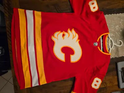 #88 Andrew Mangiapani Flames Jersey, never worn. Perfect condition. Also can be repurposed to anothe...