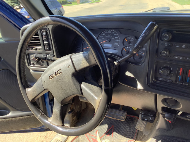 2004 GMC Sierra 4x4 Pickup in Cars & Trucks in Edmonton - Image 4