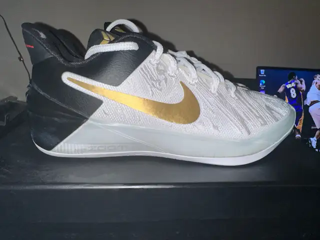 Nike Kobe a.d i.d bhm Size 8 in Men's Shoes in City of Toronto - Image 4