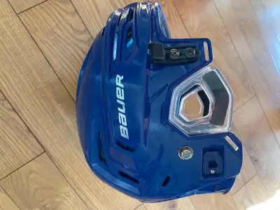 I’m selling a Bauer Re-Akt hockey helmut (Size M - Royal blue). My son used it for 1 season. The cag...