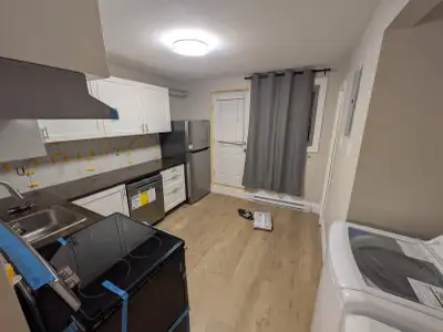 PREMIER MOIS GRATUIT! Appartement 4 ½ Moderne | Entièrement Rénové | Électroménagers Inclus Près de...