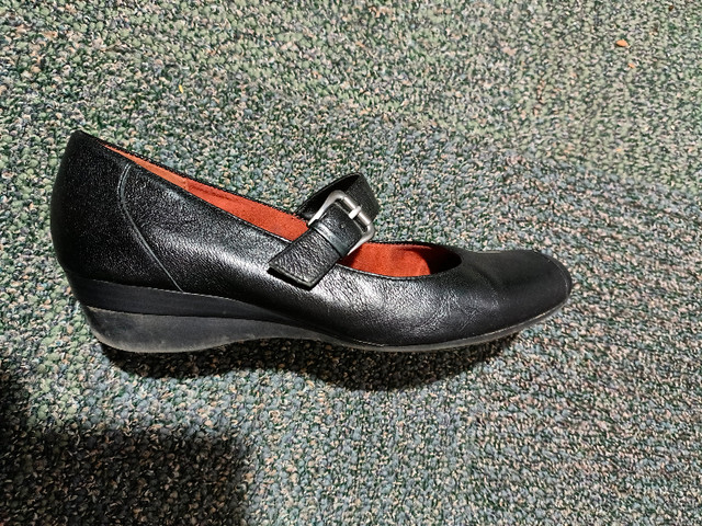 Genuine leather upper black dress shoes in Women's - Shoes in Whitehorse - Image 4