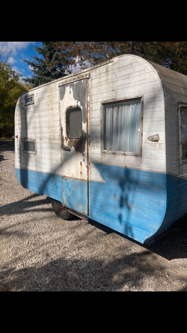 10 vintage retro unique camper trailer 10’  travel bunkie office in Park Models in Barrie - Image 3