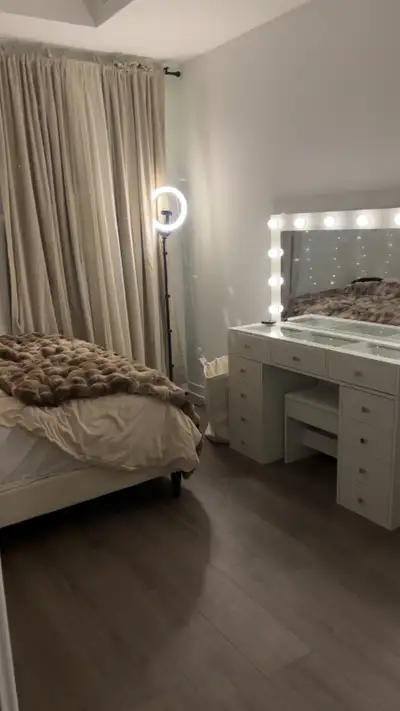 Beautiful, spacious 10×10 master bedroom available for short-term rental. Includes a private bathroo...