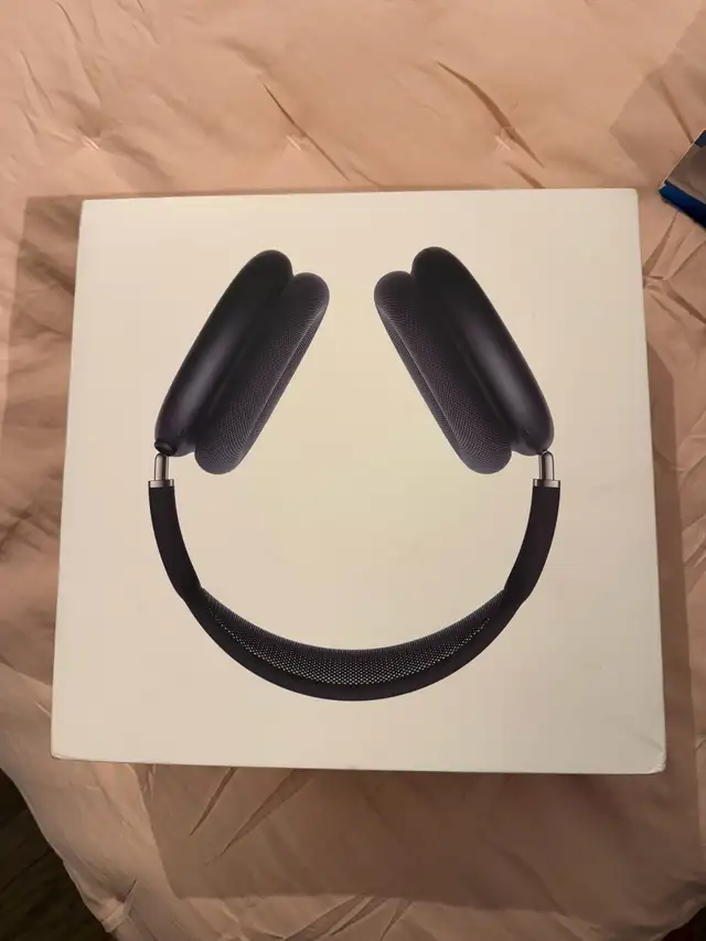 Apple AirPods Max (midnight  in General Electronics in Calgary - Image 3